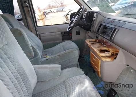 1992 Chevrolet Astro from USA, damaged, VIN 1GBDM19Z8NB180177